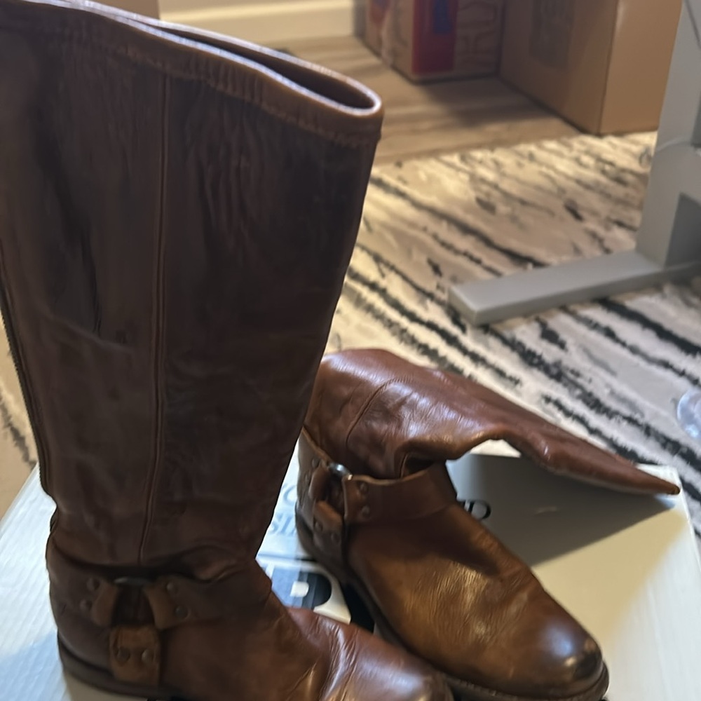 Frye pre owned leather boots $119.00 good condition!